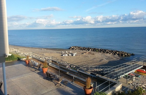 Geneva-on-the-Lake Condo | 3 BR condo on Lake Erie sleeps 6. Indoor Pool!! Booking now for Fall!!