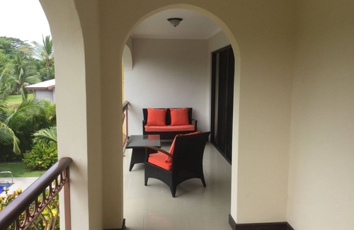 Tambor House | 3 BR Home on a Golf Course 500 metres from the Beach