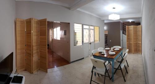 Tuxtla Gutierrez House | 3 BR house 1AC y garage in Parque de la Marimba