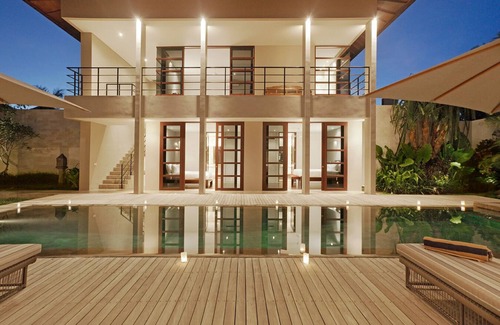 Bukit Villa | 3 BR Lux Pool Villa Jimbaran walk to GWK