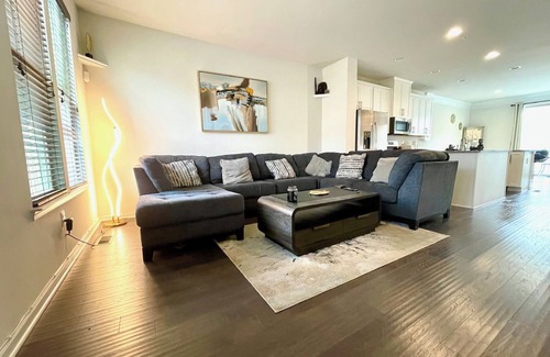 Fort Lincoln House | 3 Br Modern Townhome Newly Built - 15 mins from Downtown DC