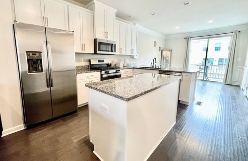 Fort Lincoln House | 3 Br Modern Townhome Newly Built - 15 mins from Downtown DC