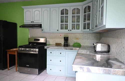 Runaway Bay House | 3 BR Peaceful Getaway with Beach Access