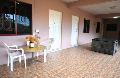 Runaway Bay House | 3 BR Peaceful Getaway with Beach Access