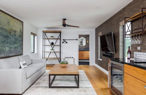 Zilker House | 3 BR, Walk In Showers, South Side - Zilker Zen