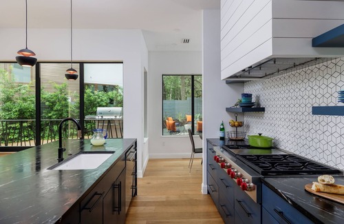 Zilker House | 3 BR, Walk In Showers, South Side - Zilker Zen
