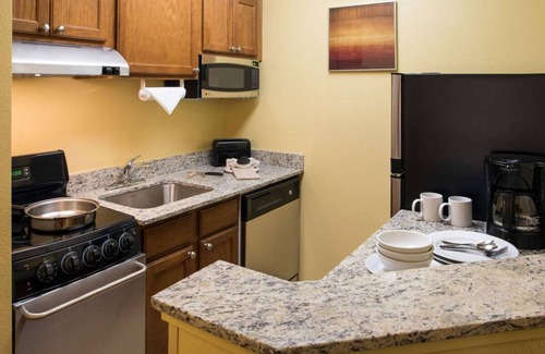 Shea Business Park Hotel | 3 Comfortable Units With Swimming Pool and Kitchen, Pets Are Allowed!