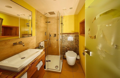 Durbach Apartment | 3 double bees garden with balcony