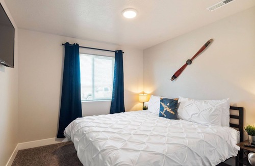 Cedar City Apartment | 3 King Beds | Step Free | 400+ WiFi | Work Here