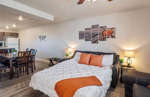 Cedar City Apartment | 3 King Beds | Step Free | 400+ WiFi | Work Here