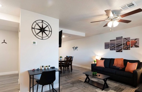Cedar City Apartment | 3 King Beds | Step Free | 400+ WiFi | Work Here