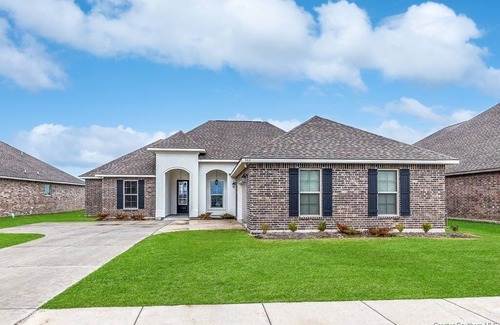 Lake Charles House | 3-Kingbd|PetFriendly|Fenced Yard