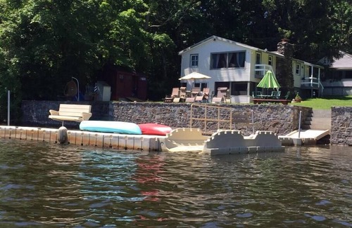 Lakeside House | 3 Lake Cottages , Waterfront for 25 Guests