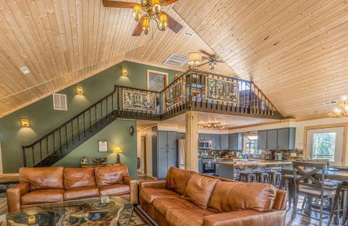 Bryson City Ski Chalet | 3 Little Bears! Backs up to GSMNP! Creek, Spacious