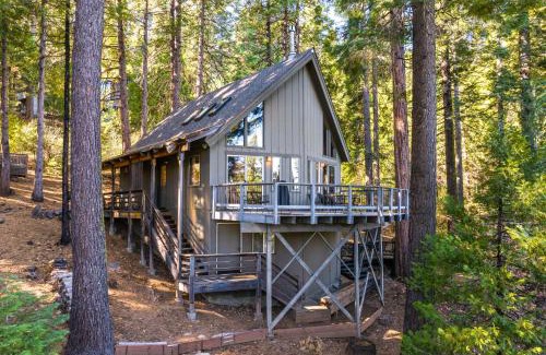 Arnold House | 3 Mi to Big Trees State Park Cabin with Deck
