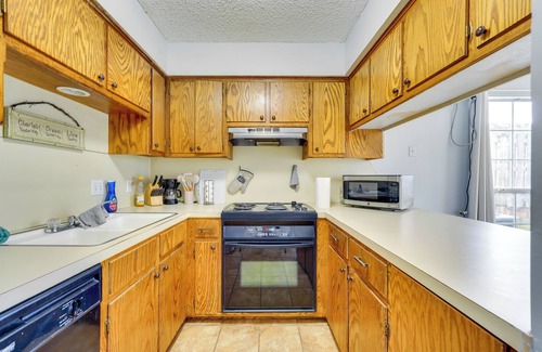 Fort Smith Apartment | 3 Mi to Downtown Fort Smith: Quiet Home w/Patio