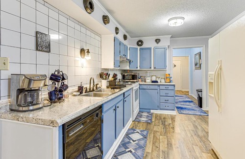 Beaufort House | 3 Mi to Dtwn Beaufort Quiet Family Home with Yard
