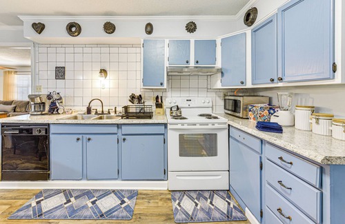 Beaufort House | 3 Mi to Dtwn Beaufort: Quiet Family Home w/Yard