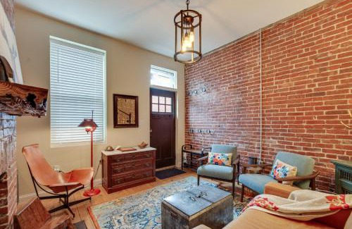 Lawrenceville House | 3 Mi to Dtwn Charming Row House in Pittsburgh