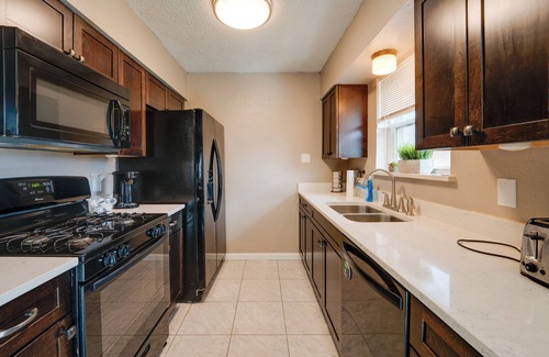 Denton House | 3 Mi to Dtwn Denton: Getaway w/Furnished Patio!