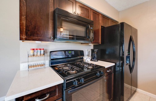 Denton Cottage | 3 Mi to Dtwn Denton: Getaway w/Furnished Patio!