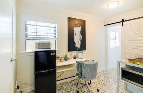 Riverside Terrace Apartment | 3 Mi to Dtwn Houston: Studio w/Pool Access!