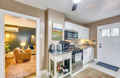 Wilkinsburg House | 3 Mi to Frick Park: Artsy, Urban Retreat w/Deck