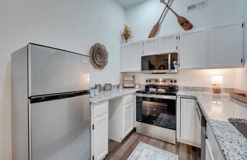 Kimberling City Cottage | 3 Mi to Table Rock Lake: Cozy Cabin in the Woods!