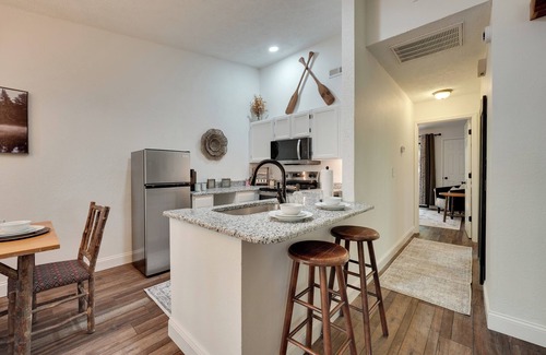 Kimberling City Cottage | 3 Mi to Table Rock Lake: Cozy Cabin in the Woods!
