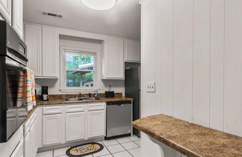 Northport House | 3 Miles from Campus and 1 mile from downtown Tuscaloosa!