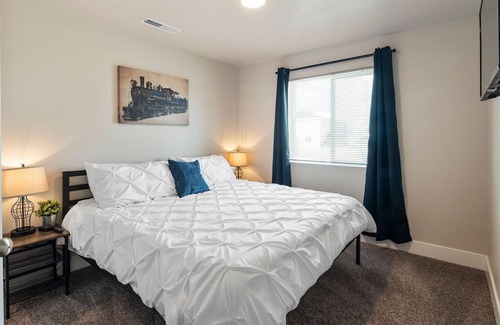 Cedar City Apartment | ♥ 3 Miles to Shakespeare/SUU ♥ 3 Kings ♥ 400+WiFi