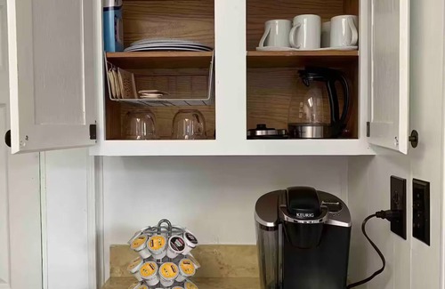 Southeast House | 3 Miles to the National Mall: Cozy 2BR Budget-Friendly Home Near D.C. Landmarks