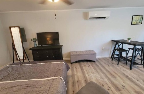 Brazos House | 3 mins to All Things Waco: Casita