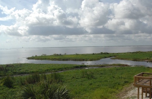 Moore Haven House | 3 mins to Lake Okeechobee Boat Ramp 5 mins to the Casino!