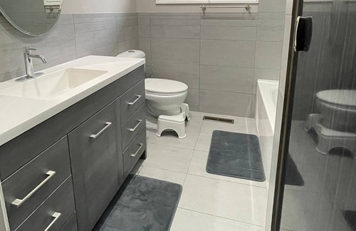 Northwest Calgary House | 3 mins walk to Foothills medical centre