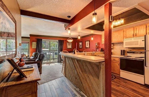 Historic District Condo | 3 MINUTE WALK TO MAIN STREET. 5 Minute Walk To Gondola.