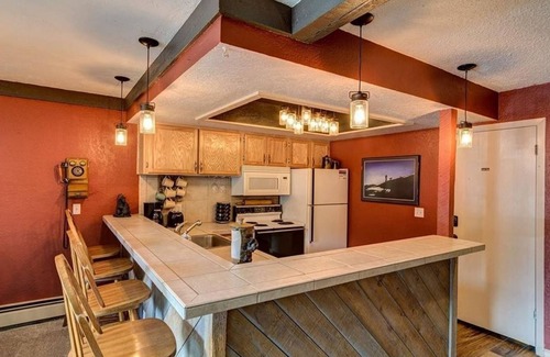 Historic District Condo | 3 MINUTE WALK TO MAIN STREET. 5 Minute Walk To Gondola.