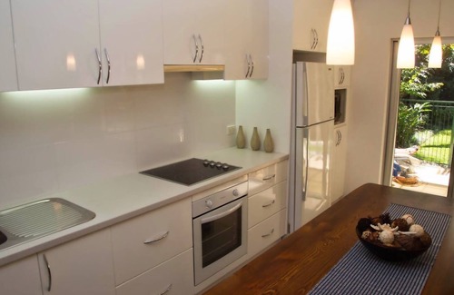 Palm Cove House | 3 minute walk to the beach and cafes!