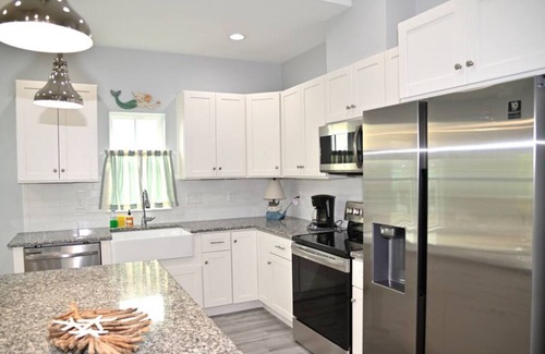 Isla Del Sol House | 3 minute walk to the beach The Salty Sea Shell