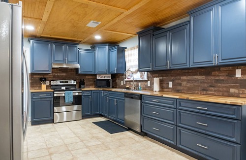 Grant House | 3 minutes from local boat launch, renovated multi-family home