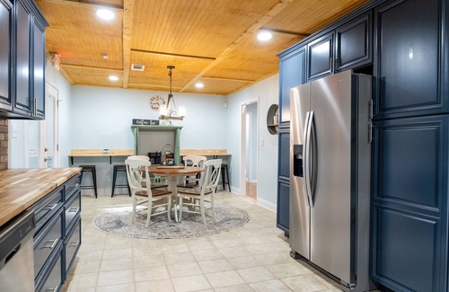 Grant House | 3 minutes from local boat launch, renovated multi-family home
