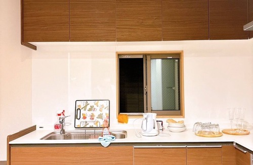 Kita House | 3 minutes walk from Kita-Akabane Station, 10 minutes to Ikebukuro and 12 minutes to Shinjuku by train.