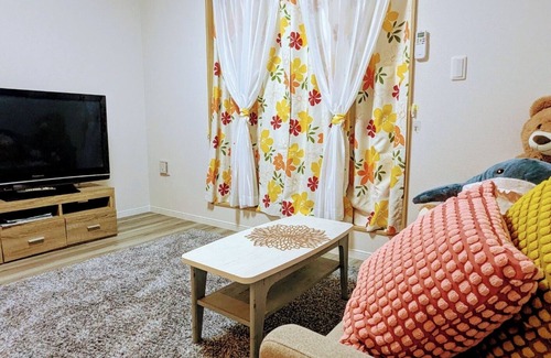 Kita House | 3 minutes walk from Kita-Akabane Station, 10 minutes to Ikebukuro and 12 minutes to Shinjuku by train.