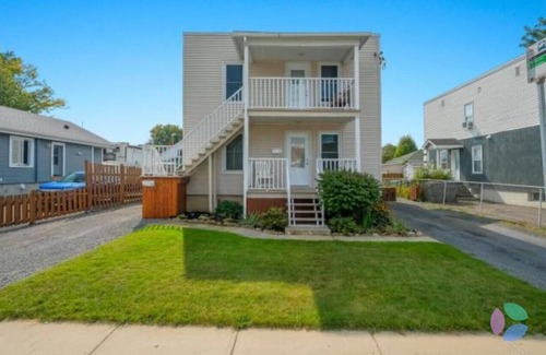Saint-Edmond Apartment | 3 Modern rooms with Spa, bbq, parking & beautiful view
