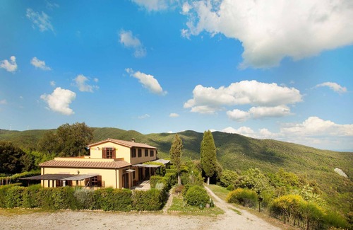 Riparbella Villa | 3-person apartment in Tuscan farmhouse