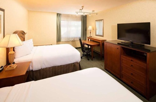 Wenatchee Hotel | 3 Premium Units Perfect for Groups! Free Parking, Enjoy on the Pool!