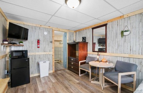 Leadville Apartment | #3 Private Room in Motel Dog Friendly Leadville CO