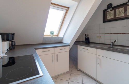 Binz Apartment | 3-room vacation apartment in Haus Godewind in Binz, beach chair on the beach
