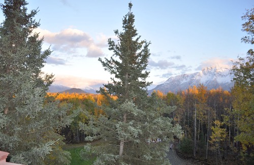 Gateway Apartment | 3 Rustic Elegant Suites (Sleep 12+) - Fish, Hike, Site-see From Your Doorstep
