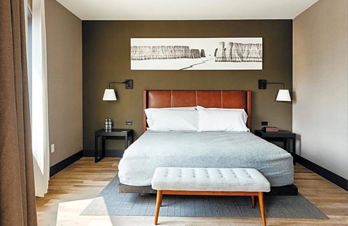 Golden Hotel | 3-Star Hotel ∙ Origin Red Rocks, a Wyndham Hotel